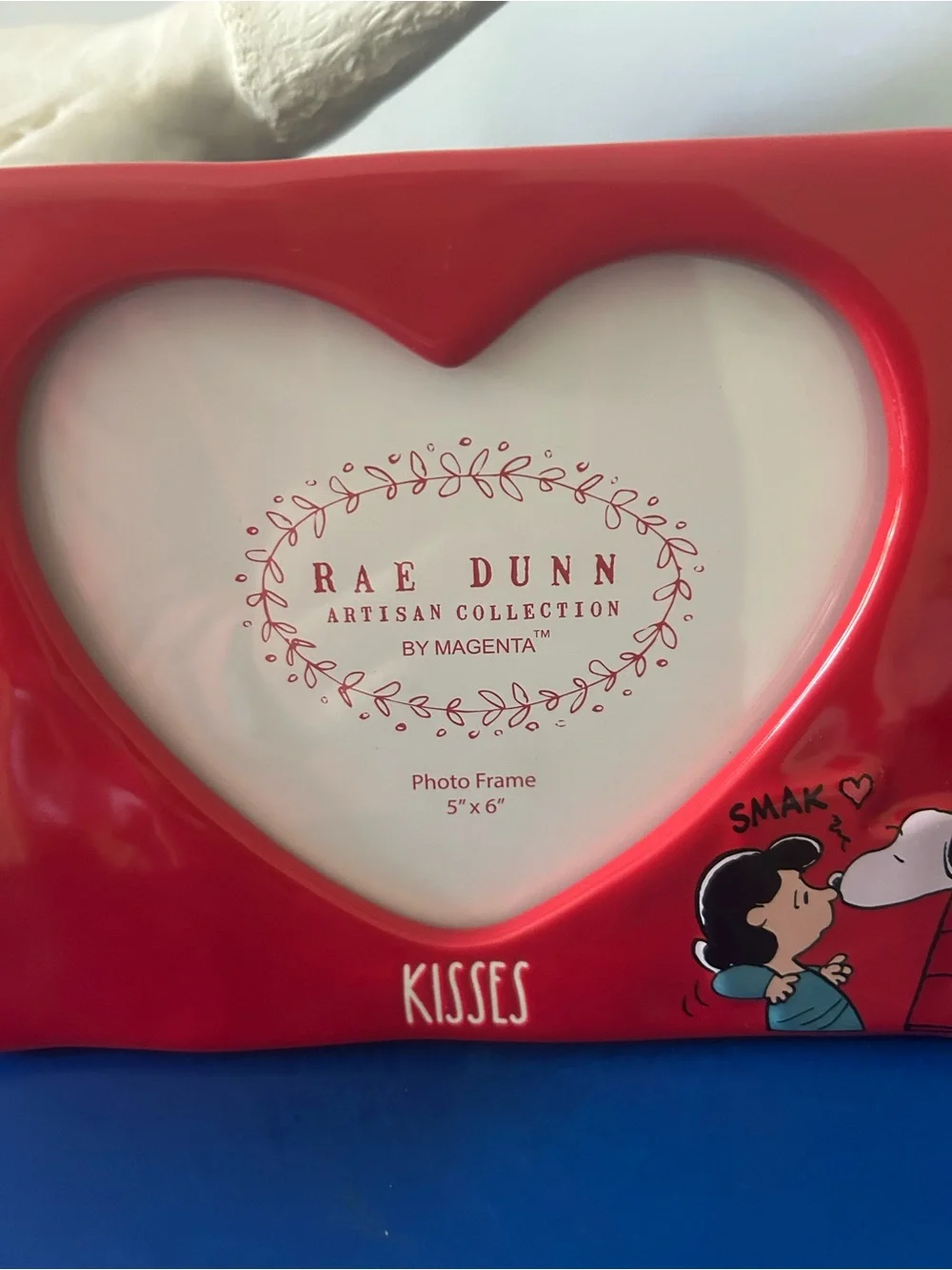 Rae Dunn Valentine’s Day Red Peanuts Snoopy Lucy Kisses 5 x 6 Picture Frame